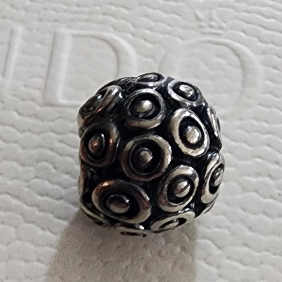 Pandora Celebration Charm - Picture 2 of 8
